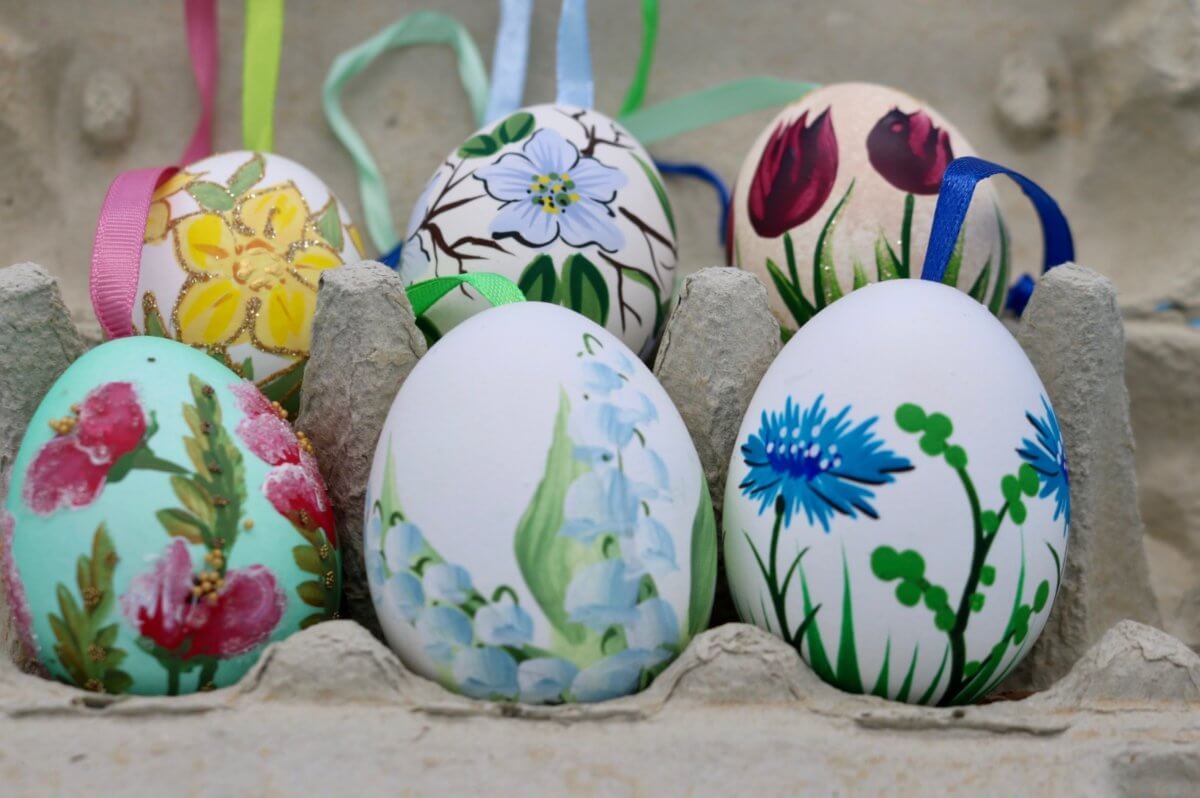 Easy Easter decorations from your garden - The Tea Break Gardener